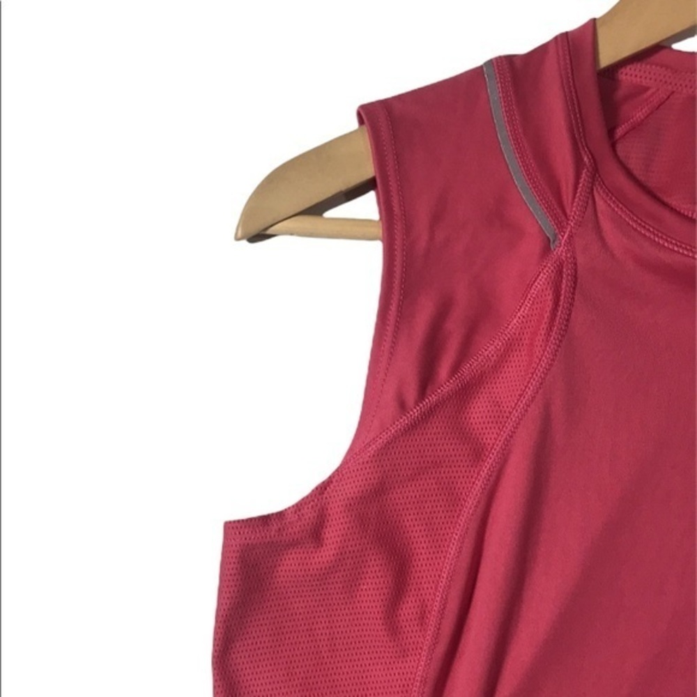 Nike Sleeveless Pink Tank Top Mesh side details - Picture 5 of 8